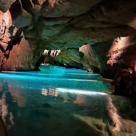 Bezoek de grotten van San José vanuit Valencia met een boottocht 