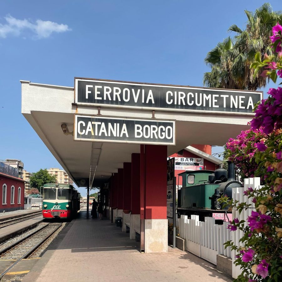 Maak een ritje met de Etna Railway: de Ferrovia Circumetnea (FCE