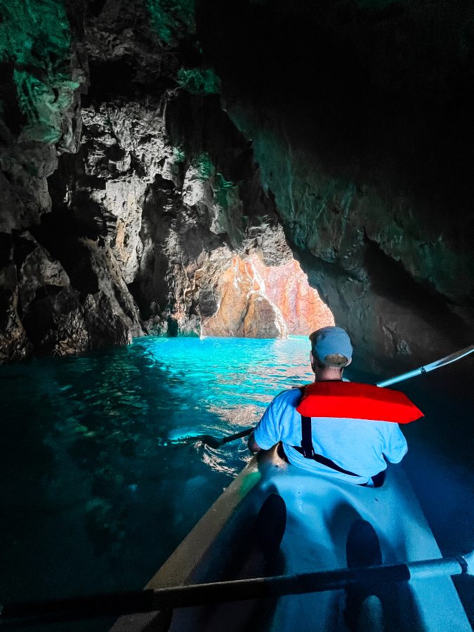 de blauwe grot sardinië bezoeken met boottocht of kano