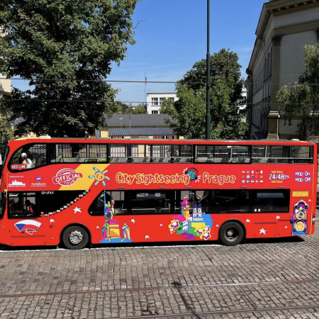 Hop on hop off bus in Praag