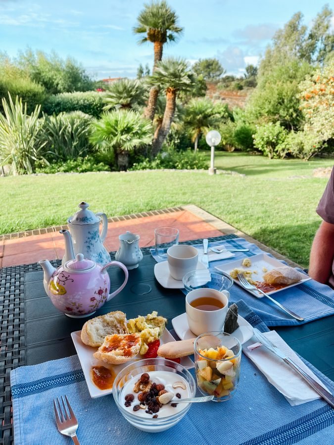 Ontbijt gemaakt door Angela in een van de leukste hotels op Sardinië