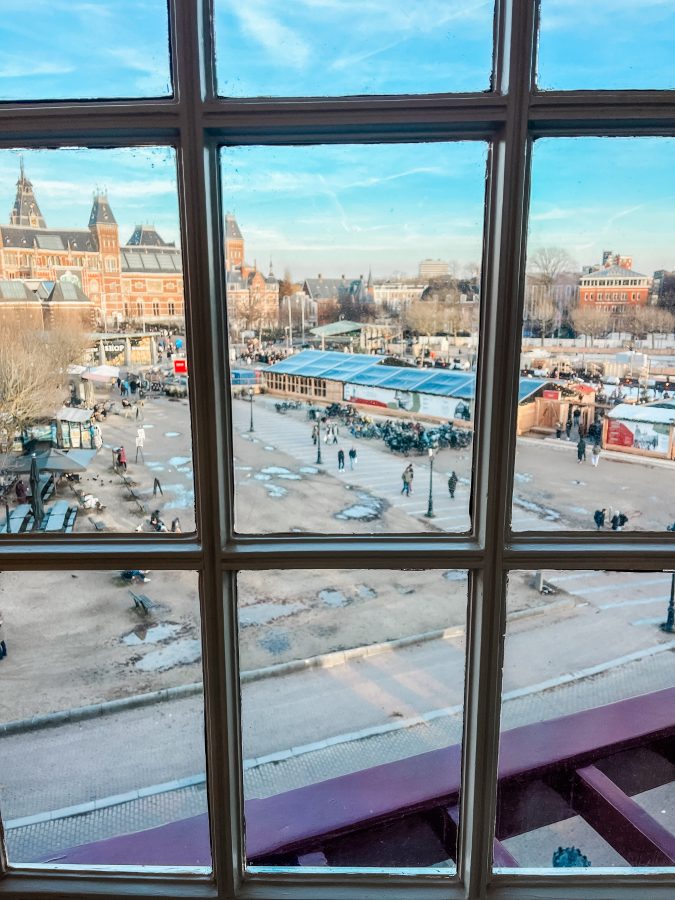 Uitzicht op het Rijksmuseum Moco Amsterdam