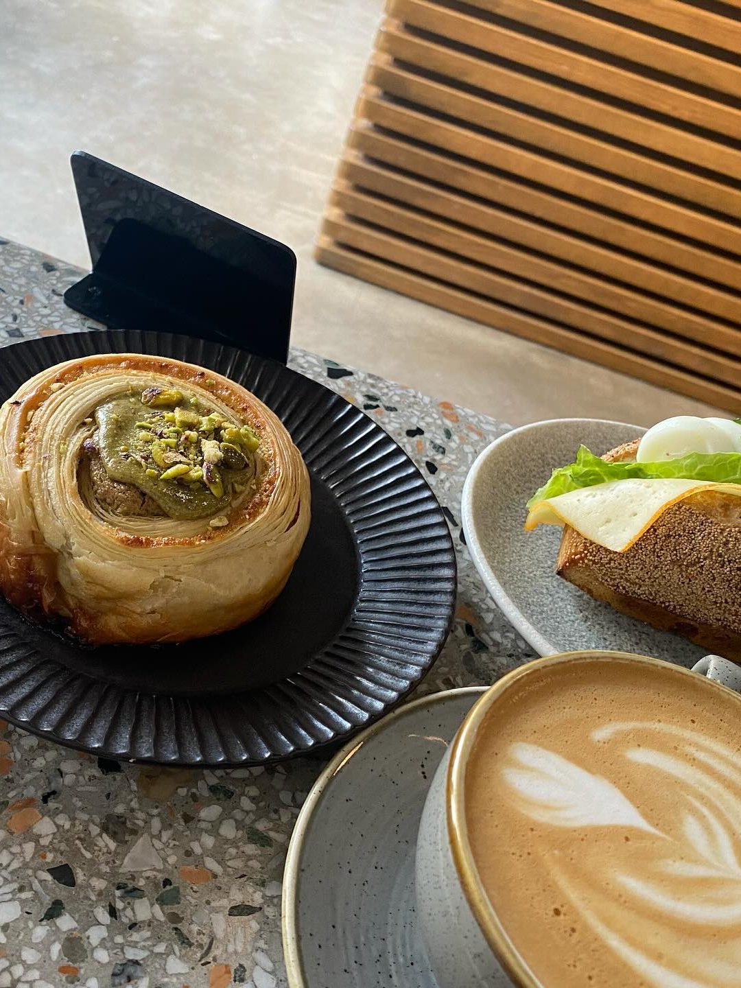 cinnamon bun stockholm fika Komet 