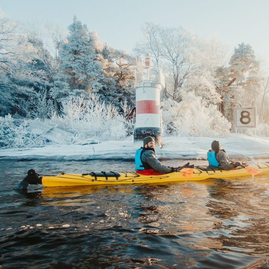 winter kayakken in stockholm tijdens kerst