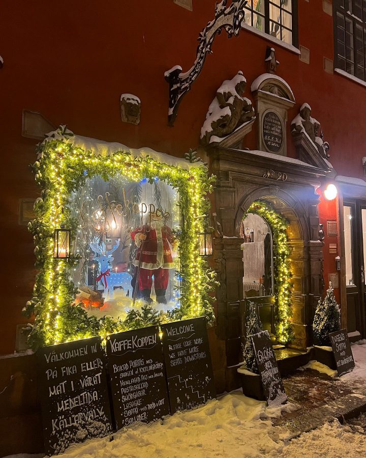 Kaffekoppen 's avonds rond de Kerstperiode in Stockholm