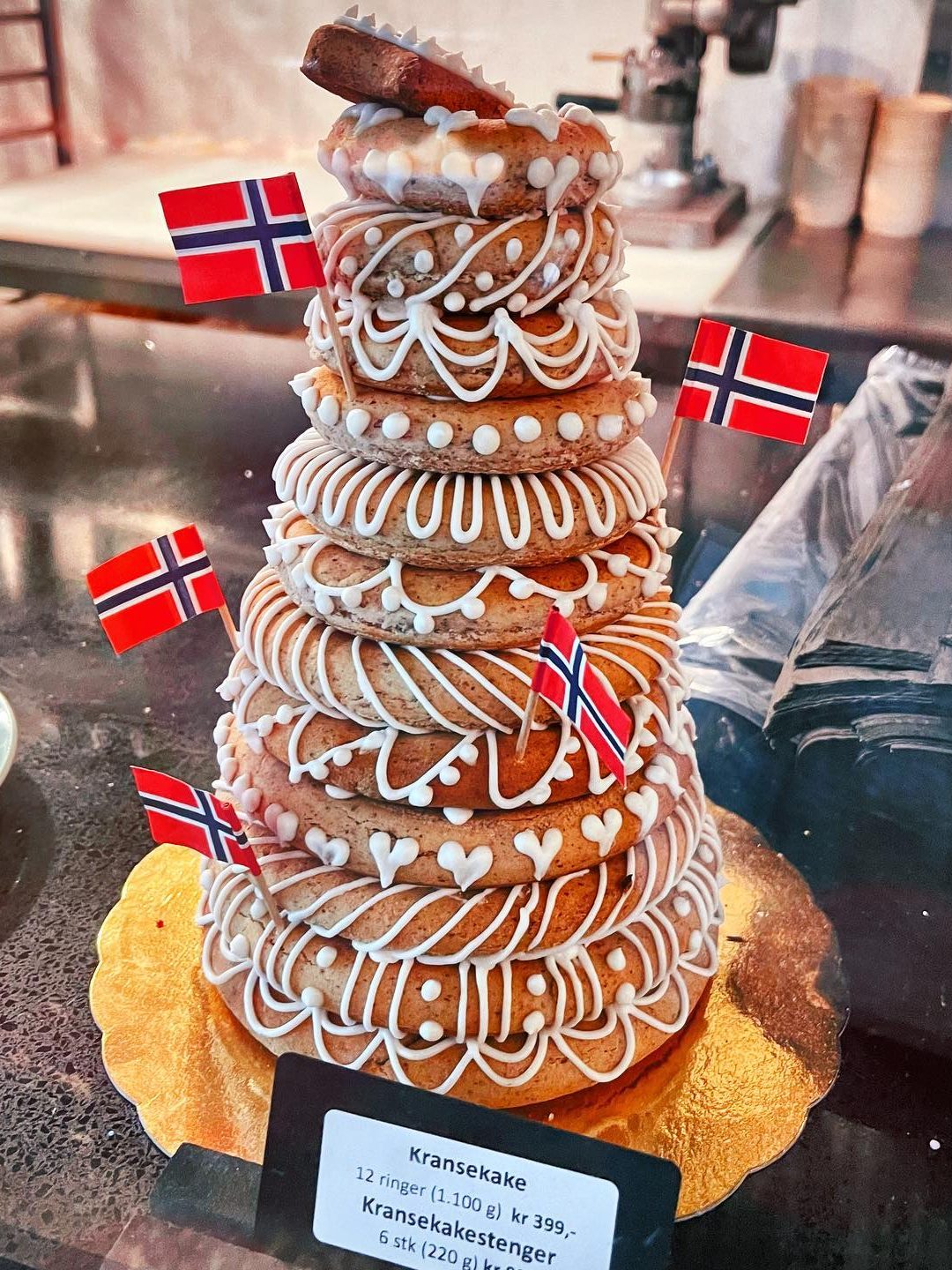 kransekake dingen om te doen in oslo Mathallen Oslo foodhal